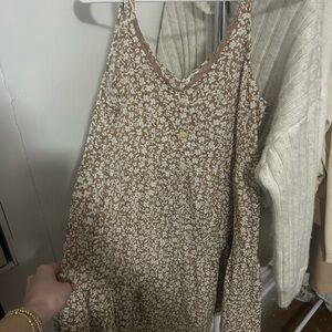 Sleeveless Floral Tiered Midi Dress in Beige and White